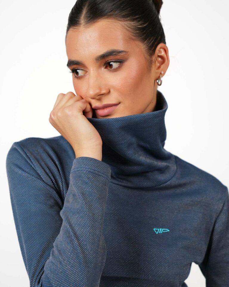 Damen-Rollkragenpullover mit integriertem 5G-Strahlenschutz in Blau.